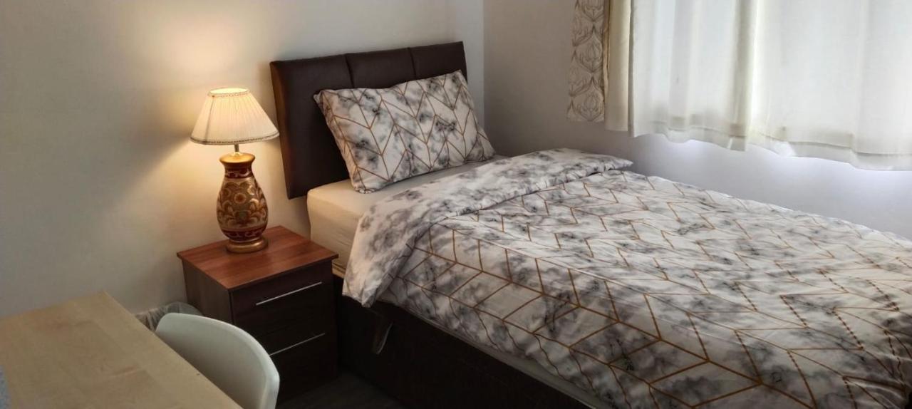 White House Ensuite Double Bedroom Warrington  Exterior foto